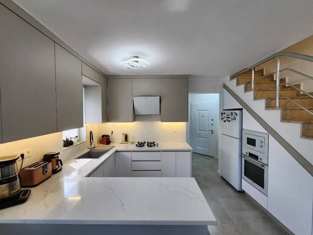 Fitted kitchen